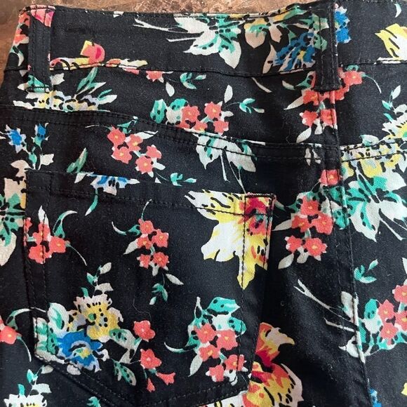 London Women's Size Large Floral Print Black Skinny Pants​​​​ - Picture 9 of 10